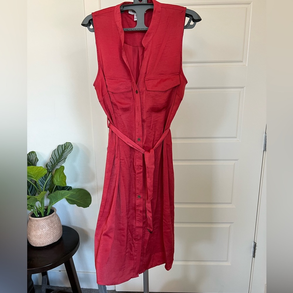 Silk sleeveless maternity dress. Size medium but fits more like a small.